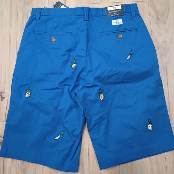 Vineyard Vines pineapple breaker shorts - Picture 2 of 5